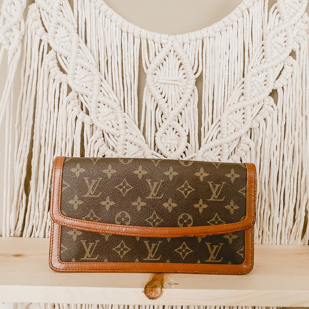 Rare LV clutch